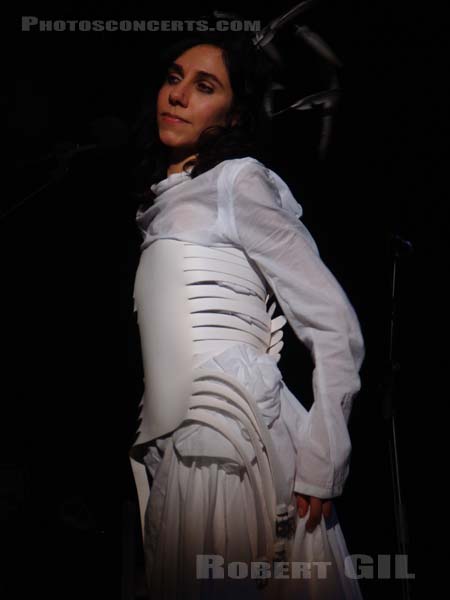 PJ HARVEY - 2011-02-14 - PARIS - La Maroquinerie - 